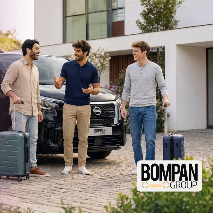 Amici con valigie pronti per il weekend